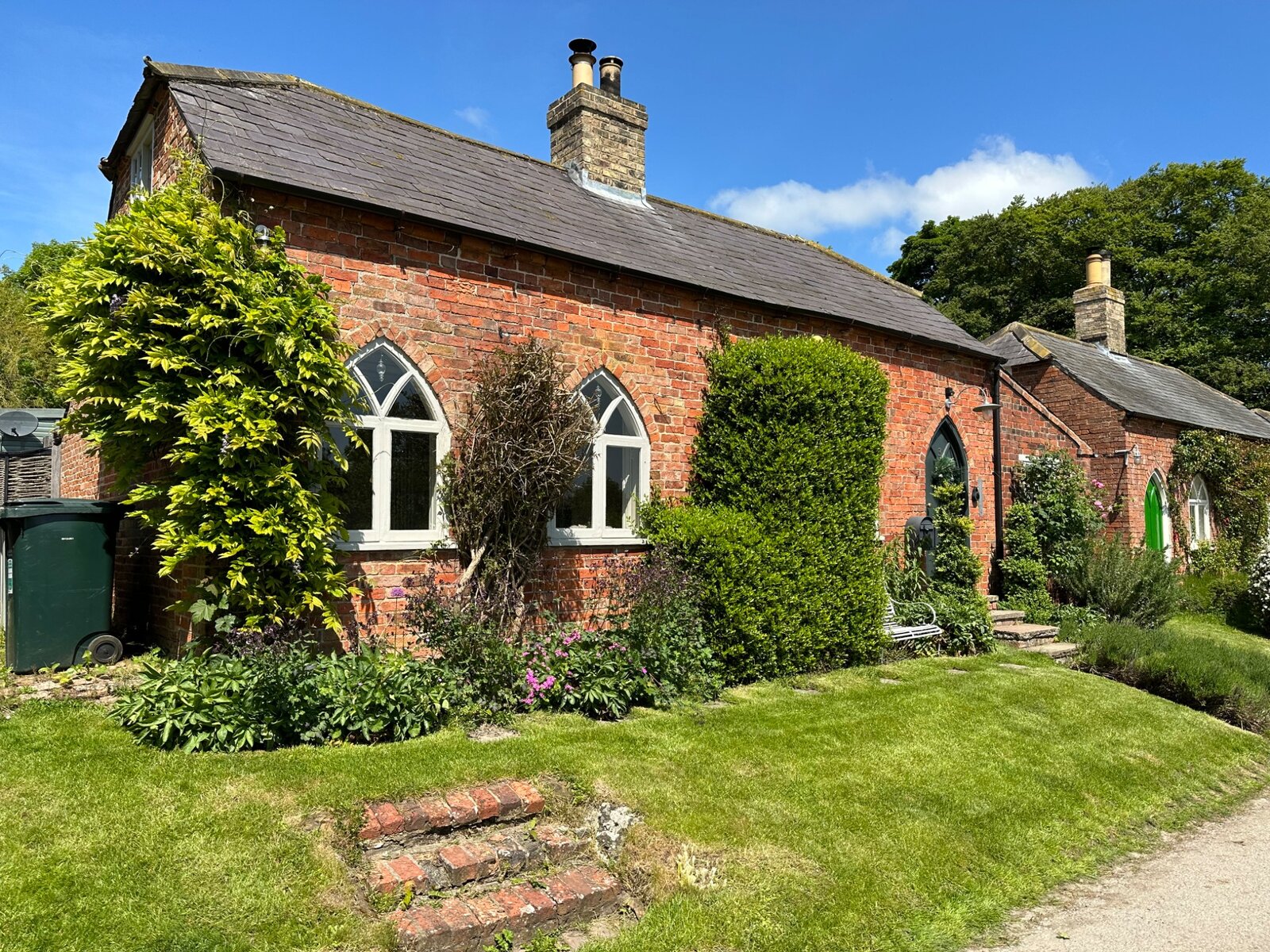 Jolls Cottage and its garden in the Lincolnshire Wolds